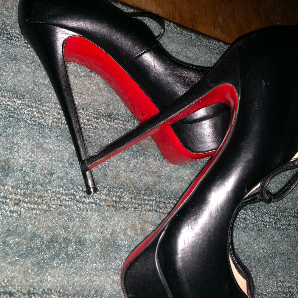Shoes authentic red bottoms